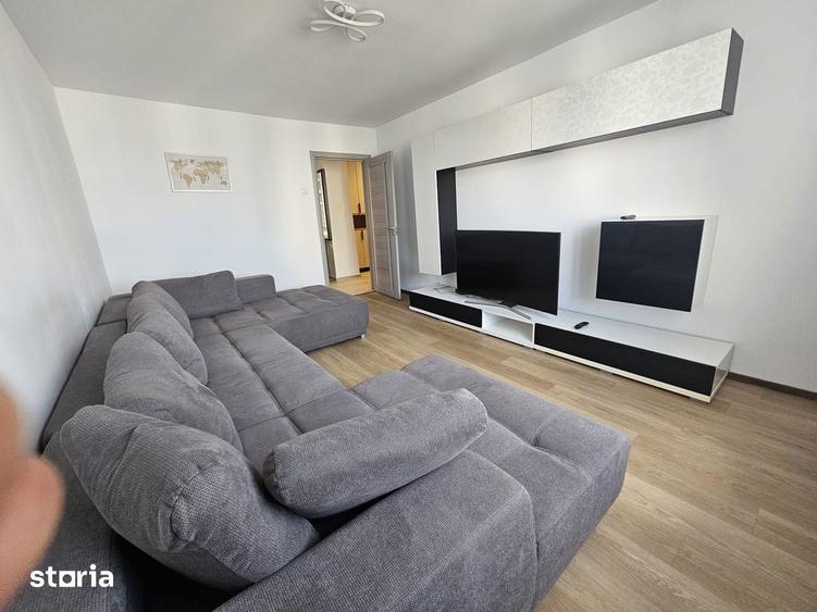 Apartament cu 3 camere decomandat în Astra