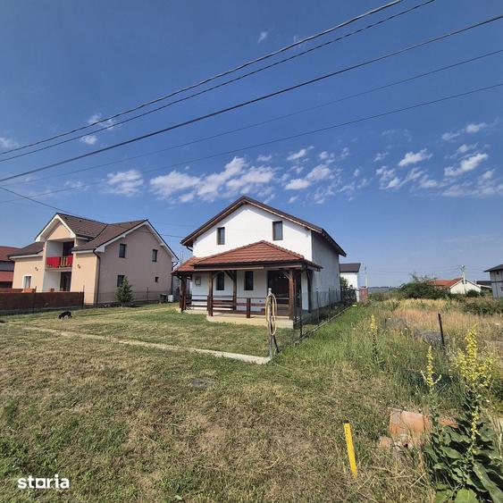 Casă cu 5 camere cu Teren 500 Mp în Frumușeni