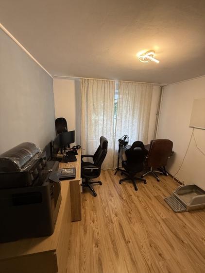 Apartament cu 3 camere semidecomandat în 1 Decembrie 1918
