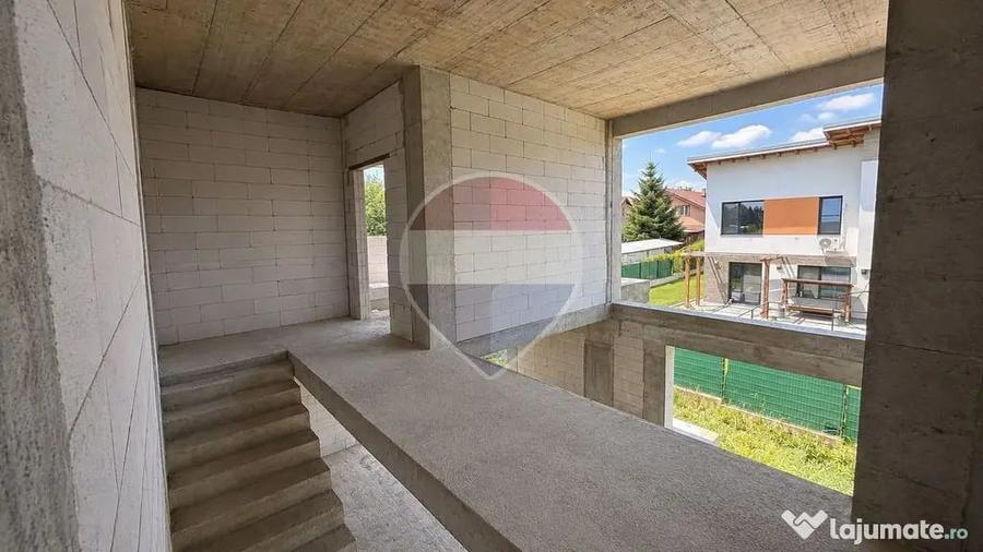 Casă cu 5 camere cu Teren 420 Mp în Corbeanca