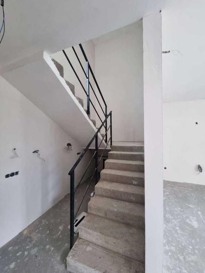Casă cu 4 camere decomandat în Central