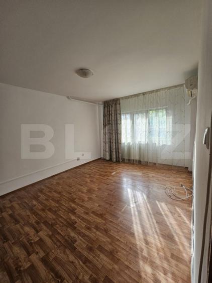 Apartament cu 4 camere decomandat, mobilat în Traian