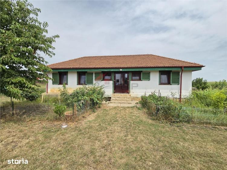 Casă cu 4 camere în Vocotești