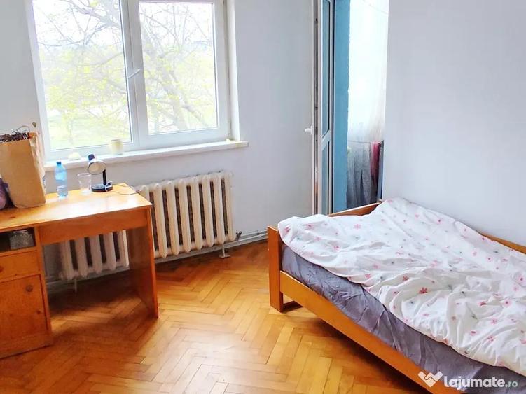 Apartament cu 4 camere decomandat în Ștrand
