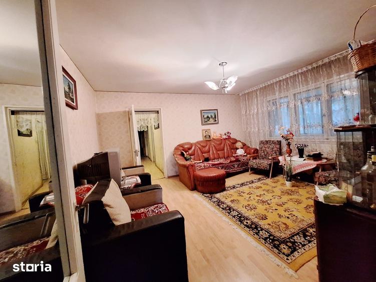 Apartament cu 3 camere semidecomandat în Mioriței