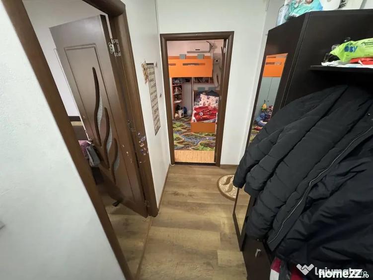 Apartament cu 3 camere decomandat în CET