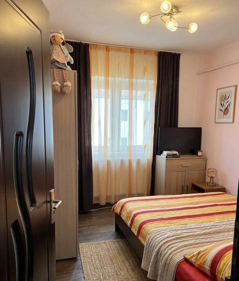 Apartament cu 3 camere semidecomandat în Cantemir