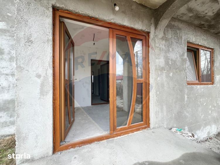 Casă cu 5 camere decomandat cu Teren 1300 Mp în Conțești