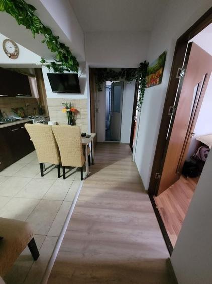 Apartament cu 3 camere decomandat în Berca