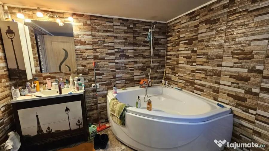 Casă cu 5 camere cu Teren 267 Mp în Pieptănari