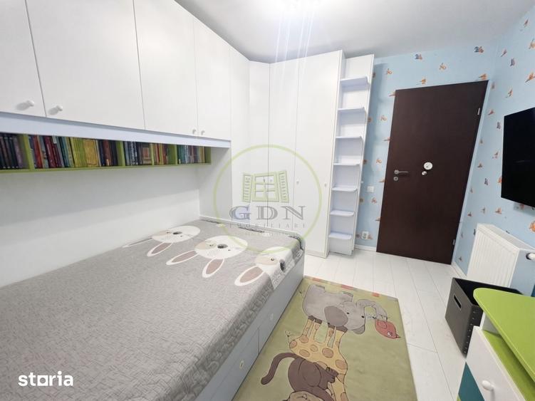 Apartament cu 4 camere semidecomandat în Crângași