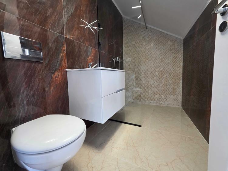 Casă cu 3 camere în Valea Adâncă
