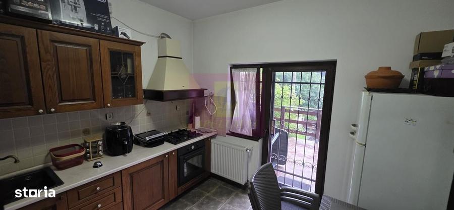 Casă cu 4 camere în Central
