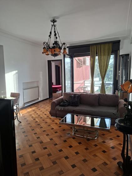 Apartament cu 2 camere semidecomandat în Cișmigiu