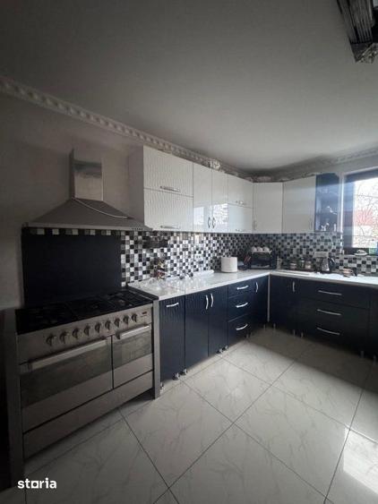 Casă cu 6 camere cu Teren 295 Mp în Rădăuți