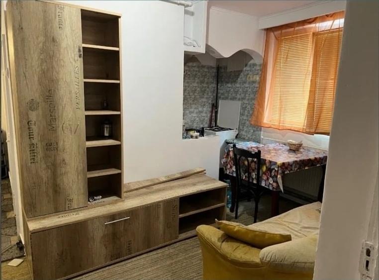 Apartament cu 2 camere semidecomandat, mobilat în Mărgeanului