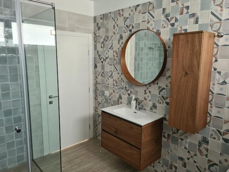 Casă individuală cu 6 camere cu Canalizare în Tomis Plus