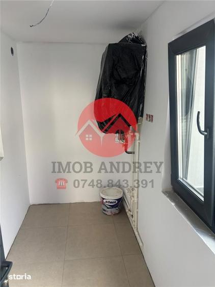 Casă cu 8 camere cu Teren 300 Mp în Central