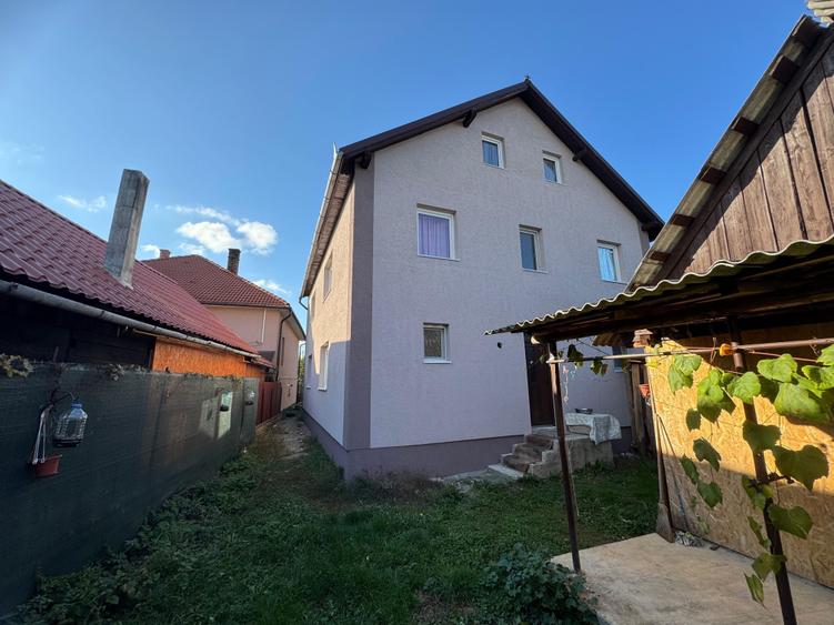 Casă cu 4 camere cu Teren 400 Mp în Huedin
