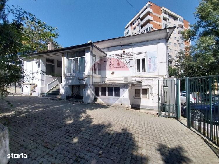 Casă cu 4 camere cu Teren 1302 Mp în Central