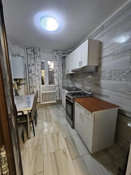 Apartament cu 2 camere semidecomandat în Podul de Piatră