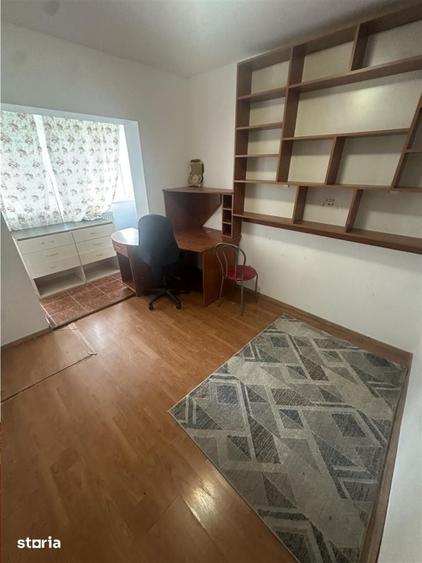 Apartament cu 4 camere decomandat în Lipovei