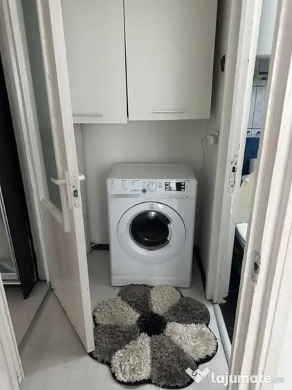 Apartament cu 3 camere semidecomandat, mobilat în Calea București
