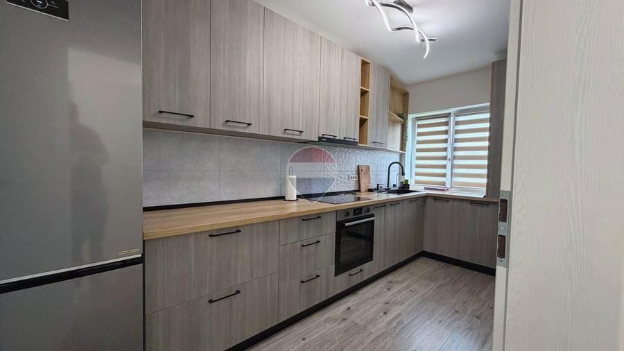 Apartament cu 2 camere decomandat, mobilat în Tractorul
