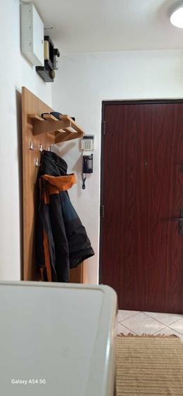 Apartament cu 3 camere decomandat în Nicolina