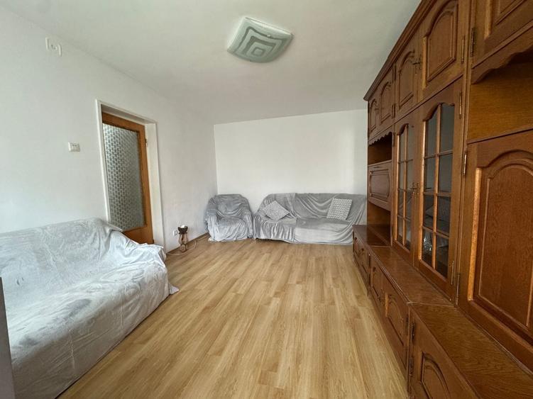 Apartament cu 3 camere semidecomandat, mobilat în Obor