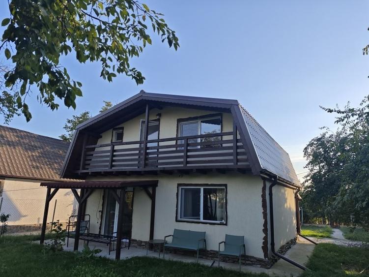 Casă cu 4 camere în Prunaru