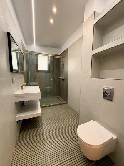 Penthouse cu 3 camere decomandat în Central