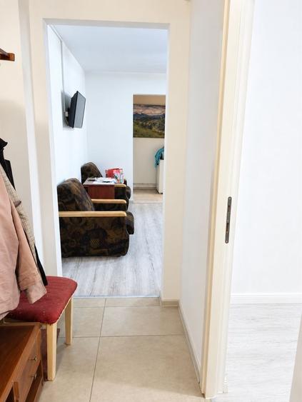 Apartament cu 2 camere semidecomandat în Calea București