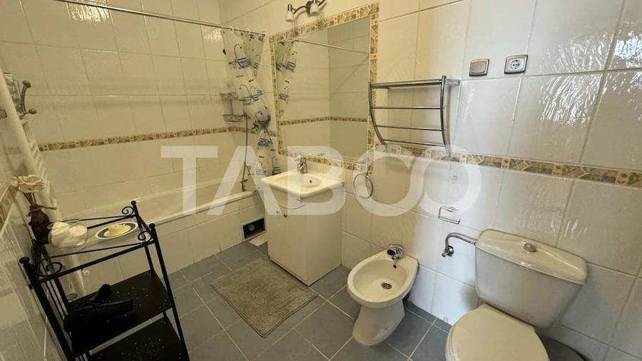 Apartament cu 3 camere decomandat în Central