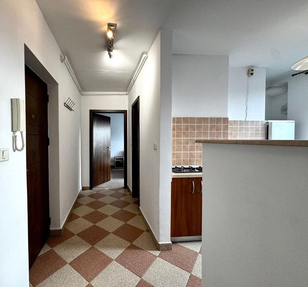 Apartament cu 2 camere semidecomandat, mobilat în Central