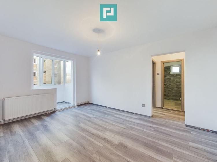 Apartament cu 3 camere semidecomandat în Aurel Vlaicu