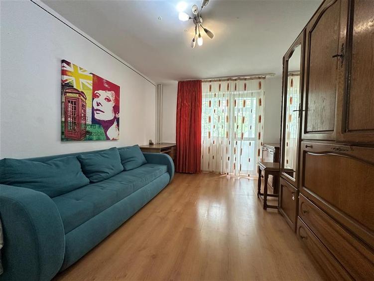 Apartament cu 2 camere decomandat în Podu Roș