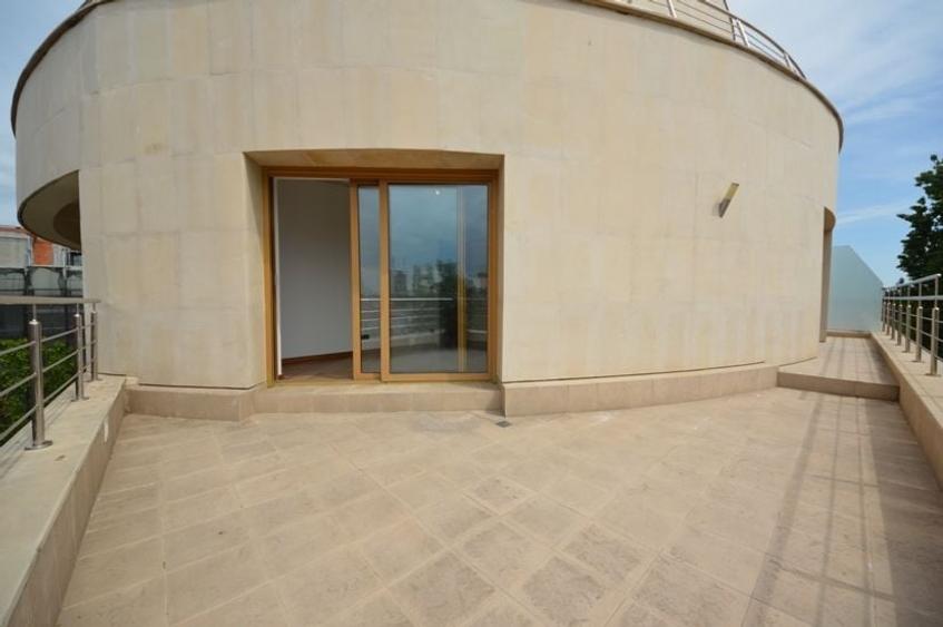 Apartament cu 5 camere decomandat în Primăverii