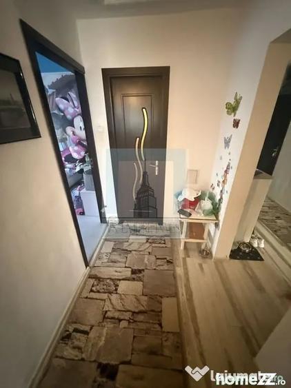 Apartament cu 3 camere decomandat în Astra