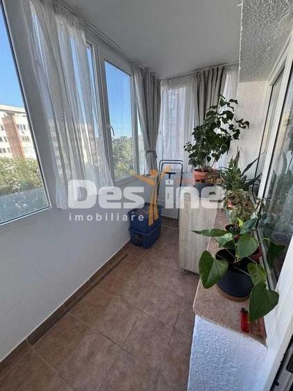 Apartament cu 3 camere semidecomandat, mobilat în Drumul Taberei