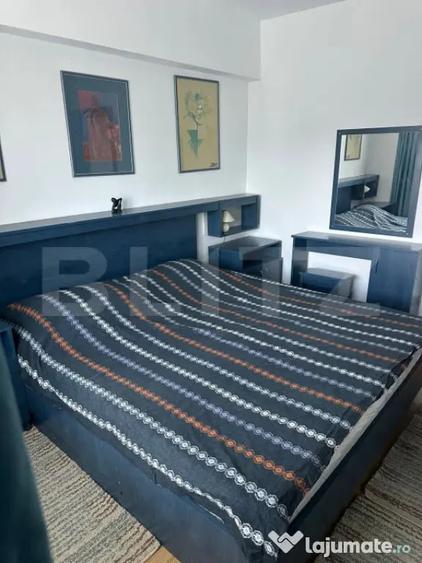 Apartament cu 4 camere semidecomandat în Calea București