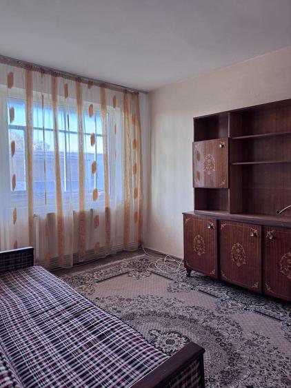 Apartament cu 2 camere semidecomandat în Calea Galați