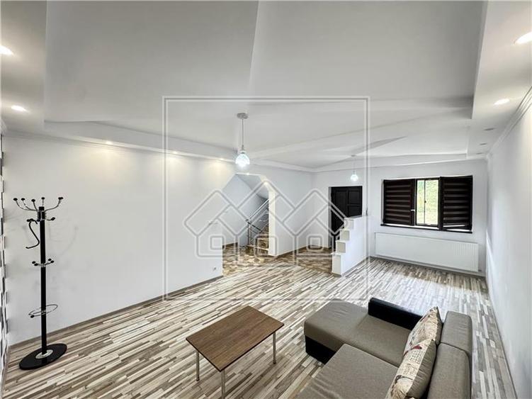 Duplex cu 4 camere cu Canalizare în Șelimbăr