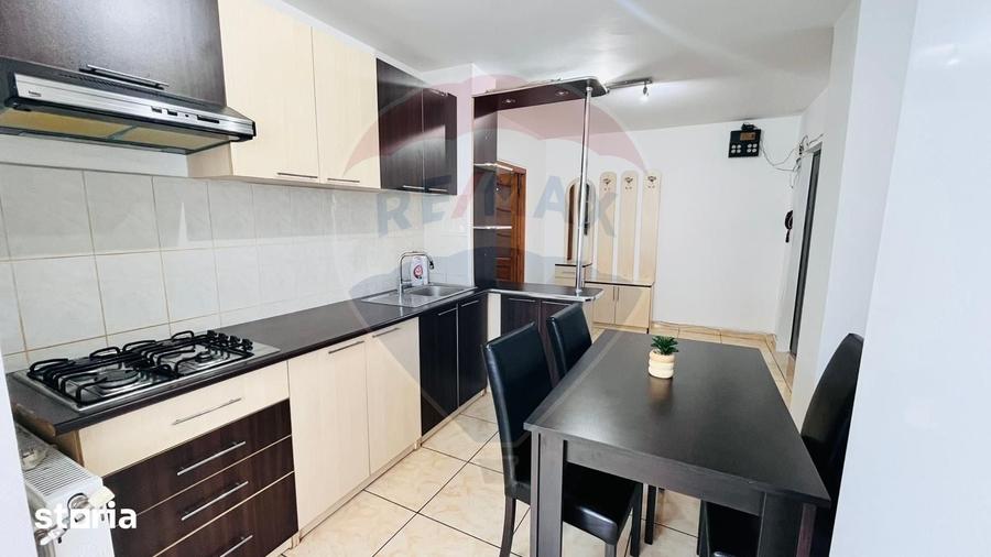 Apartament cu 3 camere, mobilat în Decebal