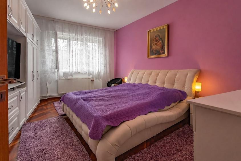 Casă individuală cu 5 camere cu Canalizare în Central