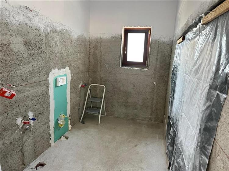 Casă individuală cu 4 camere cu Canalizare în Tomești
