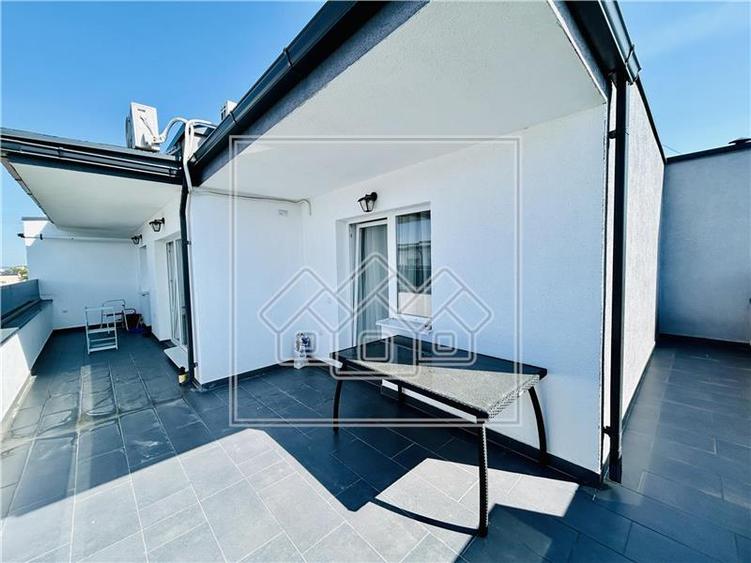 Apartament cu 4 camere nedecomandat în Piața Cluj