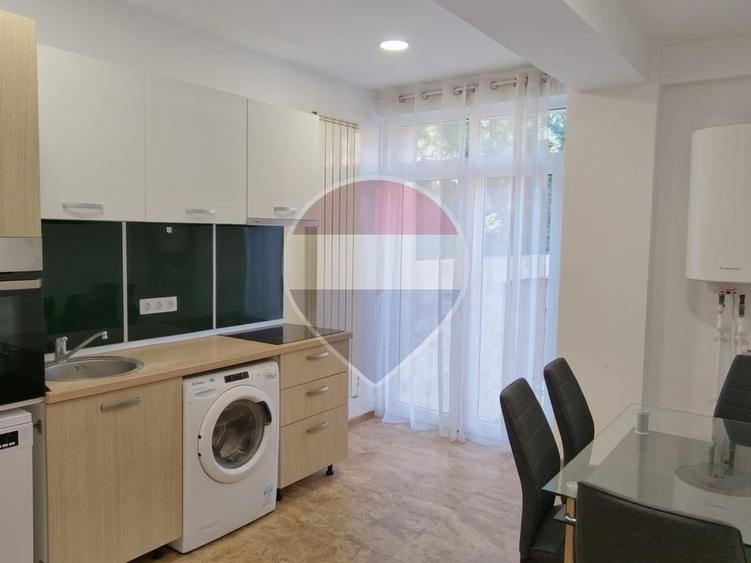 Apartament cu 3 camere, mobilat în Central