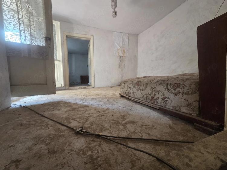 Casă cu 3 camere cu Teren 365 Mp în Est