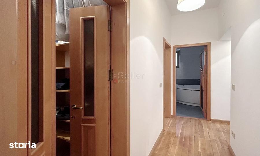 Casă cu 7 camere cu Teren 178 Mp în Florilor